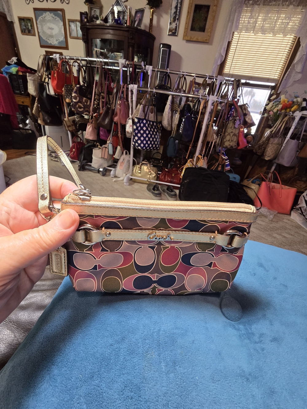 Coach Multicolor Scarf Signature Satin Wristlet w Gold Trim Great Condition 7.5L - Picture 5 of 9